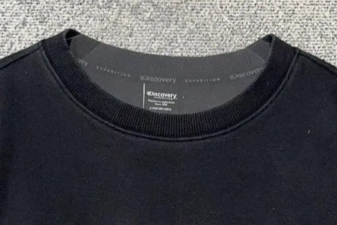 디스커버리 프린팅 블랙 맨투맨 105 상품이미지5