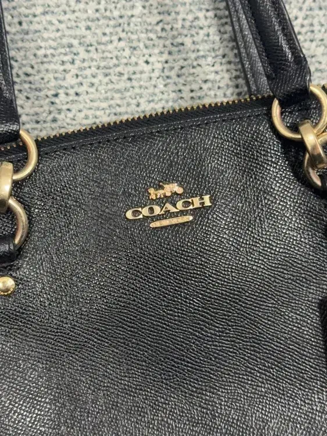 코치 블랙 금장 로고 레더 숄더백 상품이미지3