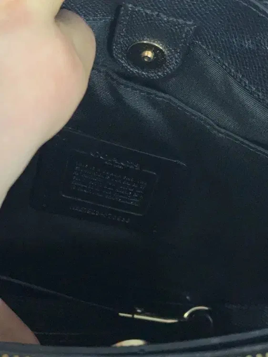 코치 블랙 금장 로고 레더 숄더백 상품이미지7