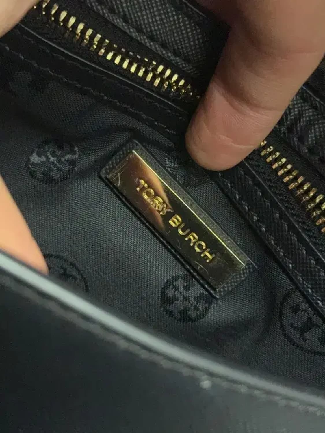 토리버치 블랙 금장 로고 크로스 백 상품이미지6