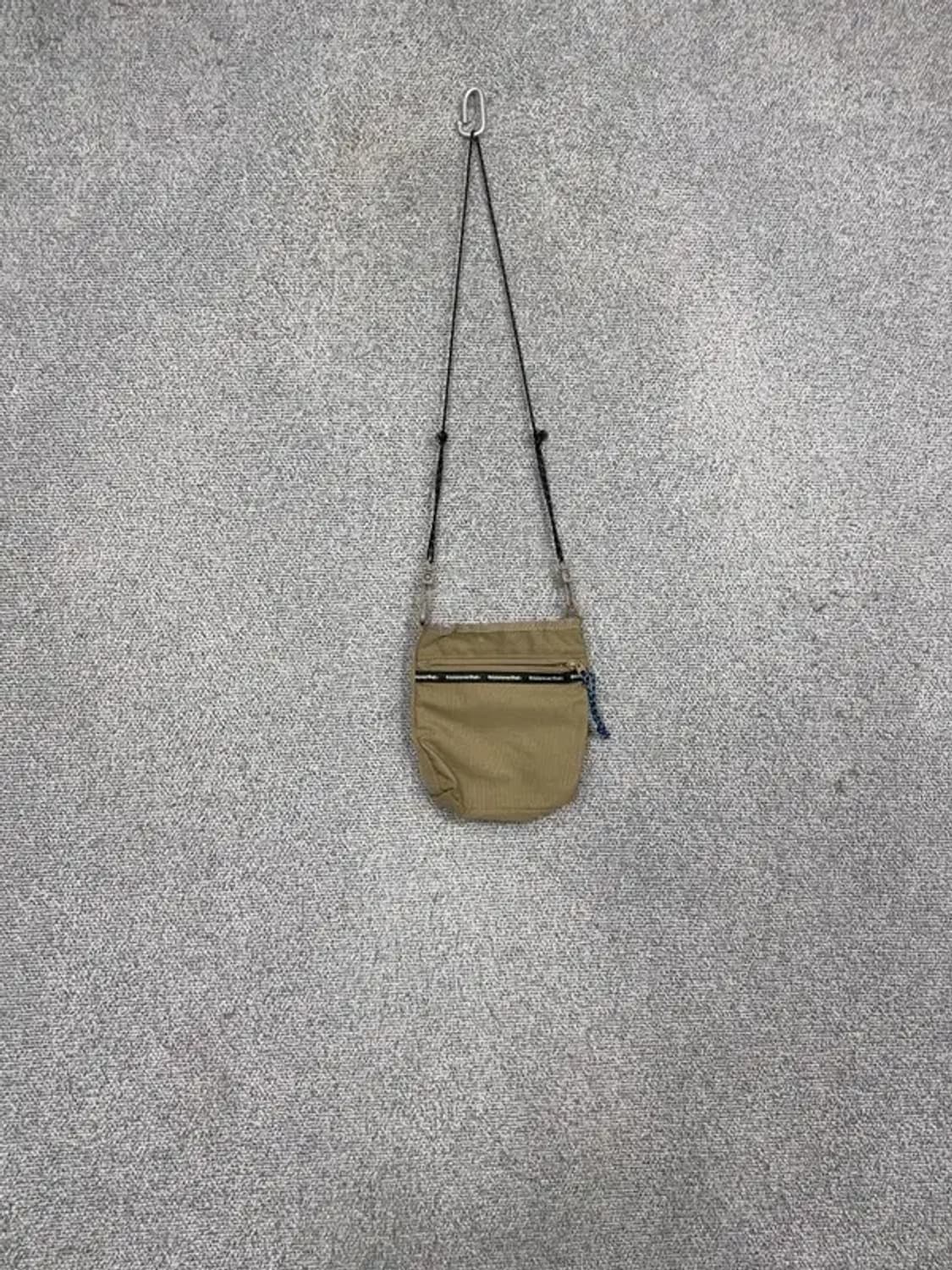 디스이즈네버댓 베이지 크로스 백 상품이미지3