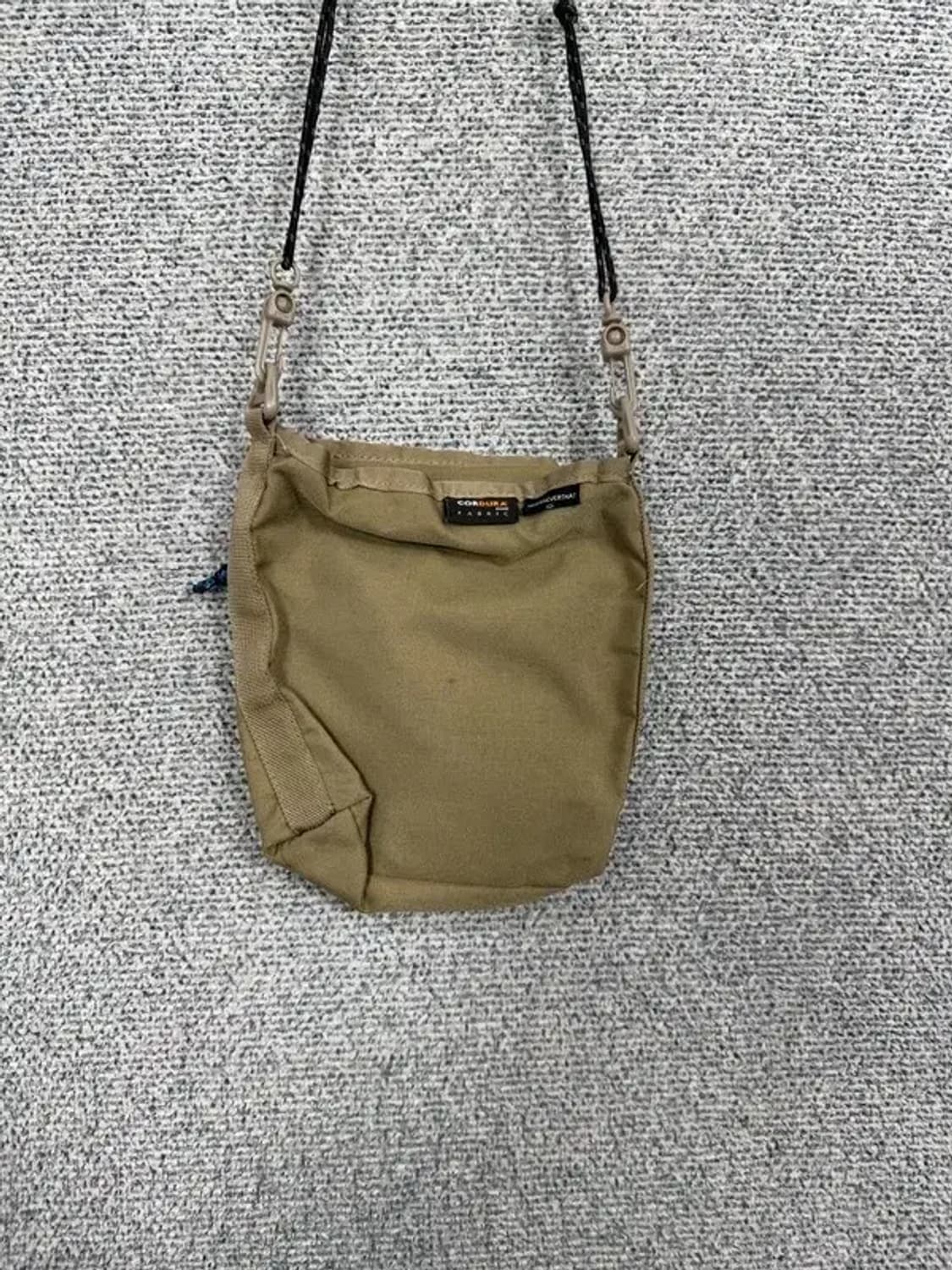 디스이즈네버댓 베이지 크로스 백 상품이미지4