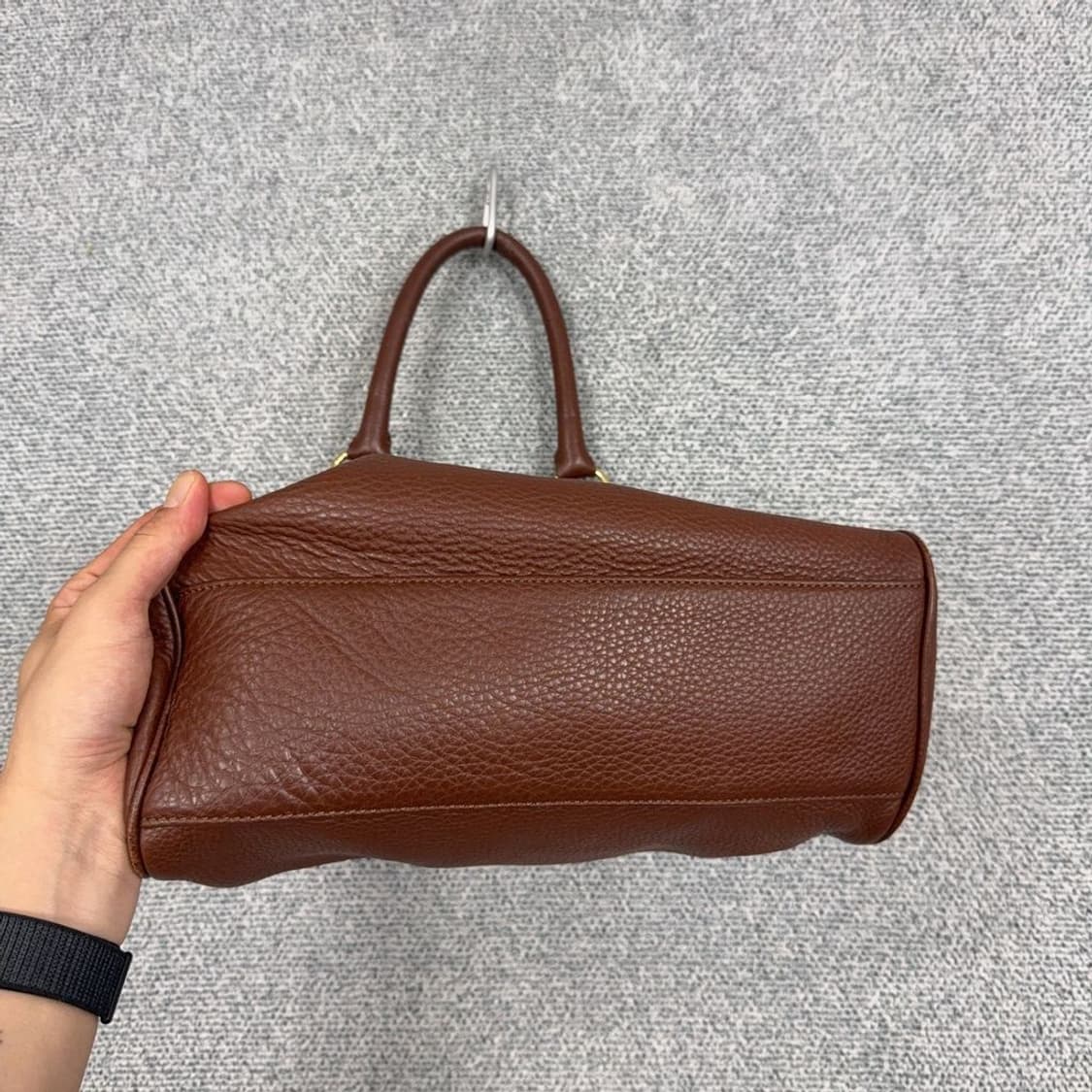 타미힐피거 브라운 금장 자수 로고 레더 토트백 상품이미지6