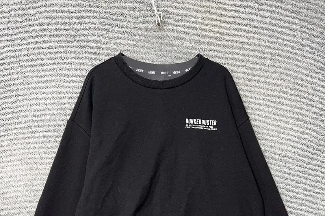 벙커버스터 스펠 로고 블랙 맨투맨 105 상품이미지3