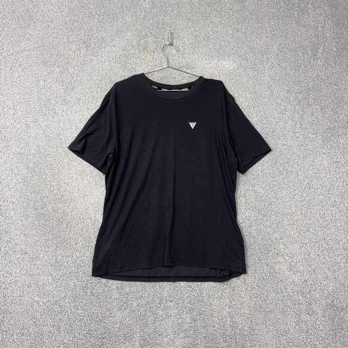 게스 블랙 삼각 로고 반팔 티 105(XL) 상품이미지1