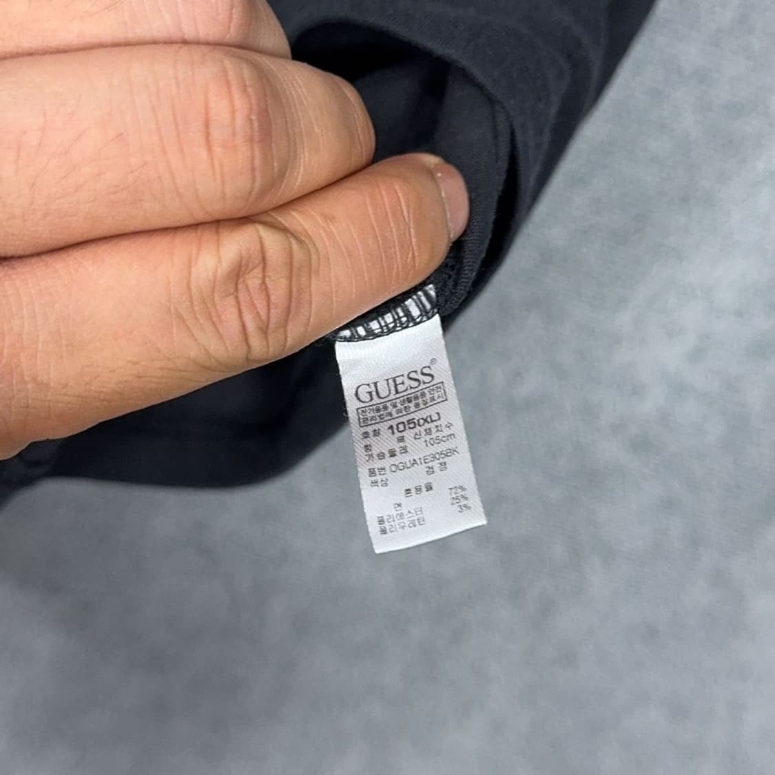 게스 블랙 삼각 로고 반팔 티 105(XL) 상품이미지4
