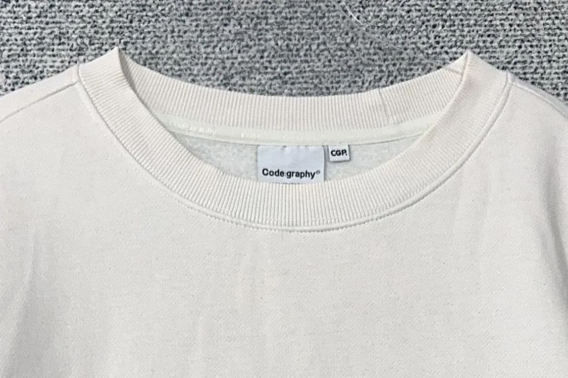 코드그라피 화이트 자수 로고 빈티지 맨투맨 L 상품이미지5