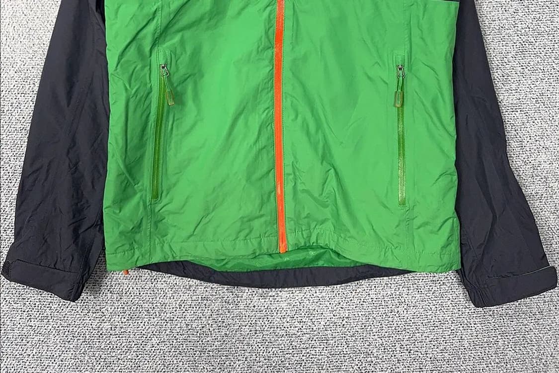 네파 블랙 그린 투톤 기능성 바람막이 90 상품이미지4