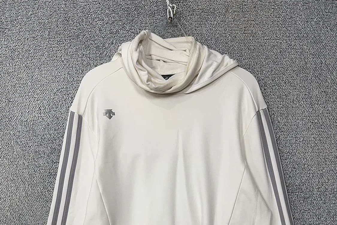 데상트 라이트 그레이 로고 기능성 폴라 긴팔티 S 상품이미지3