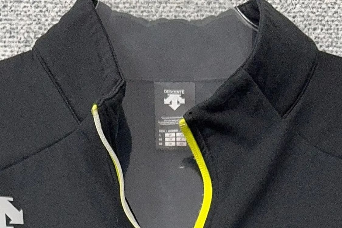 데상트 블랙 로고 기능성 집업 L 상품이미지5