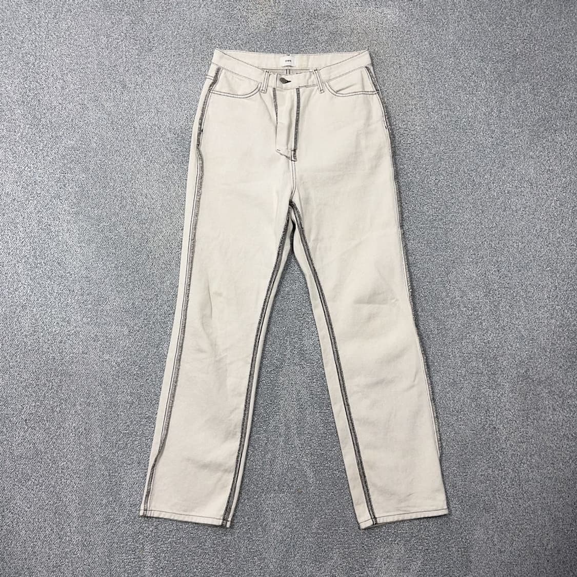 OWN 크림 스티치 디테일 데님팬츠 1 상품이미지1