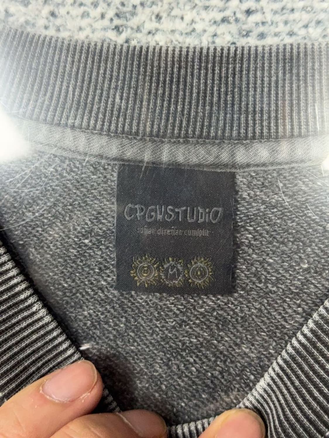 꼼파뇨 프린팅 그레이 피그먼트 맨투맨 FREE 상품이미지8