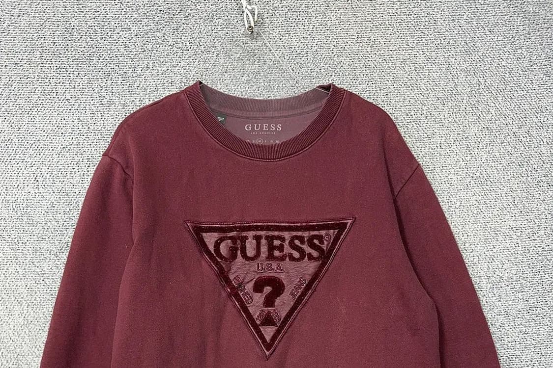 게스 삼각 로고 버건디 맨투맨 M 상품이미지3