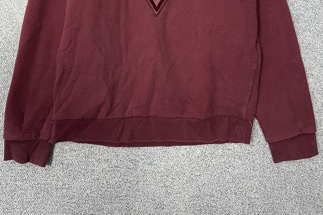 게스 삼각 로고 버건디 맨투맨 M 상품이미지4