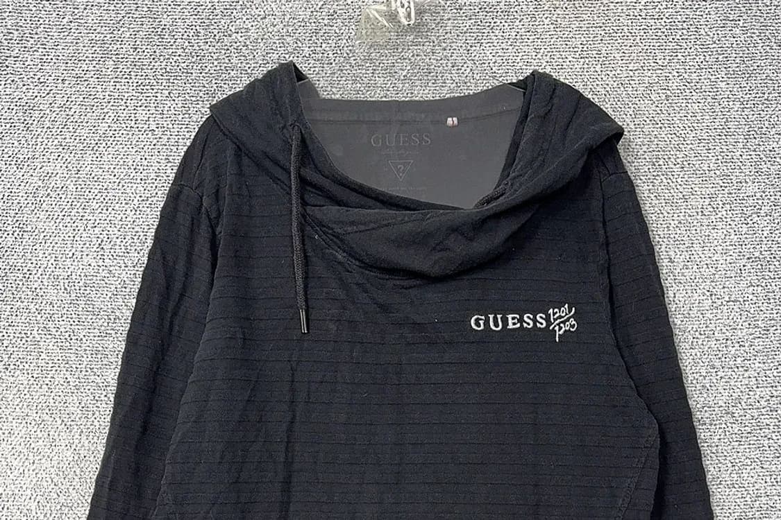 게스 프린팅 하단 로고 블랙 후드티 L 상품이미지3