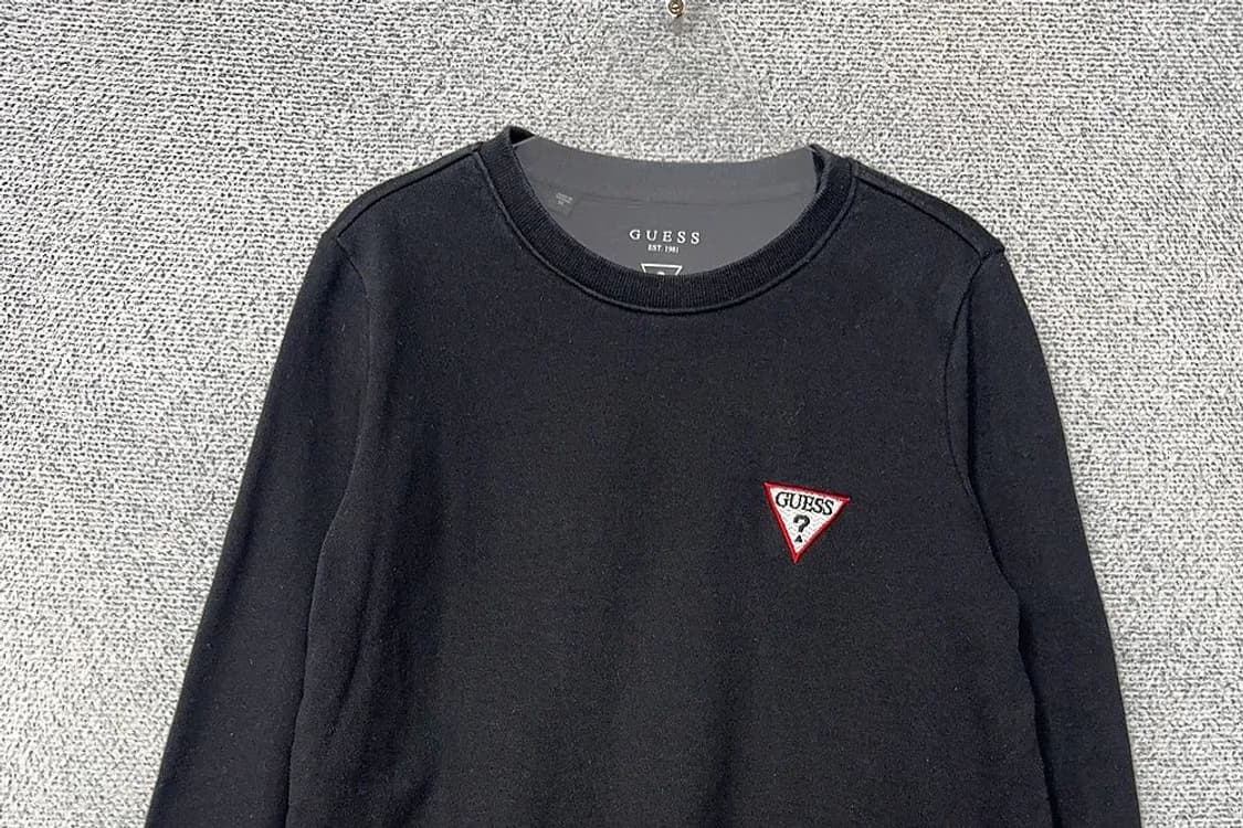 게스 블랙 삼각 로고 맨투맨 XS 상품이미지3