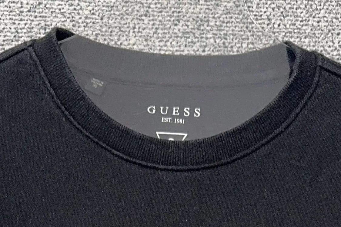 게스 블랙 삼각 로고 맨투맨 XS 상품이미지5