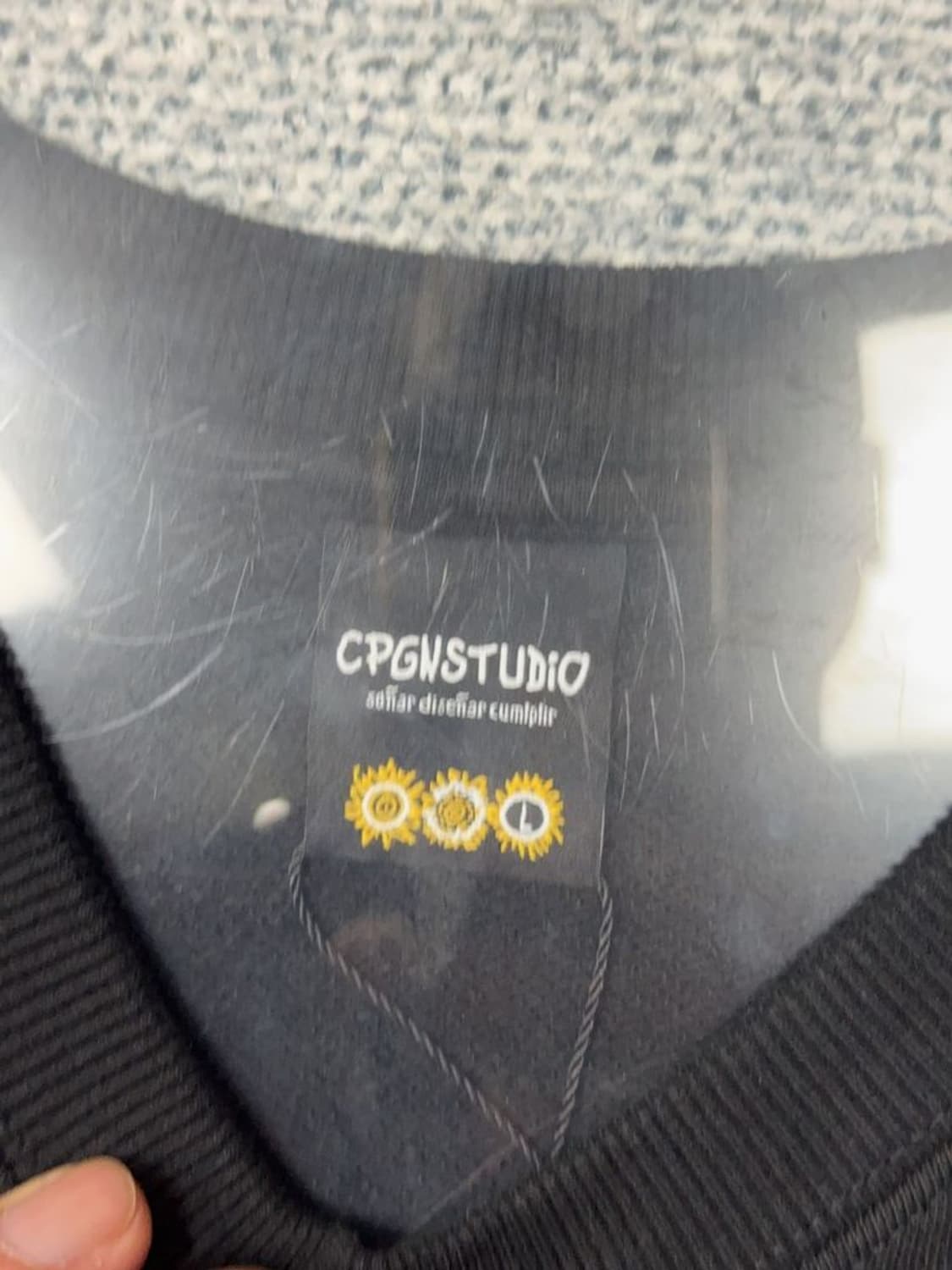 [새상품]꼼파뇨 프린팅 블랙 맨투맨 L 상품이미지8