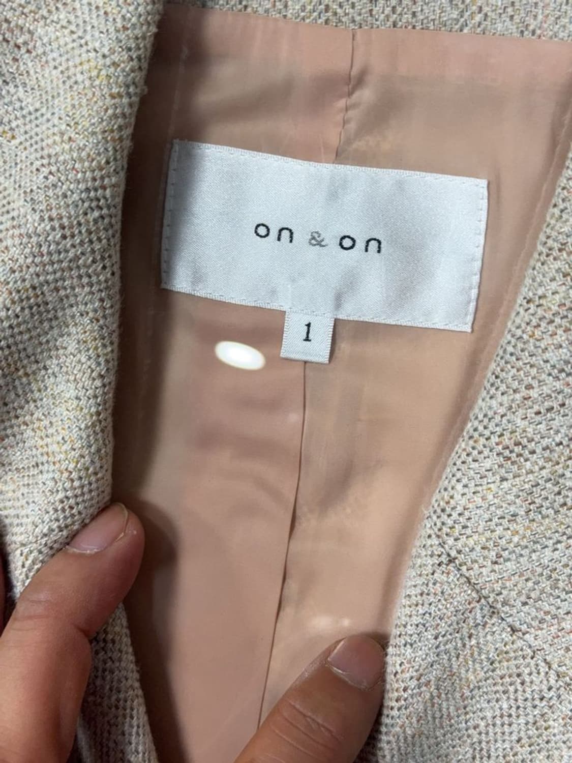 온앤온 베이지 여성 클래식 버튼 블레이저 1 상품이미지7
