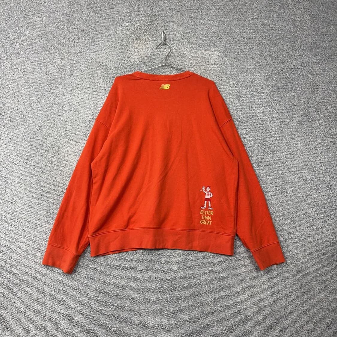 뉴발란스 프린팅 오렌지 맨투맨 105(XL) 상품이미지2