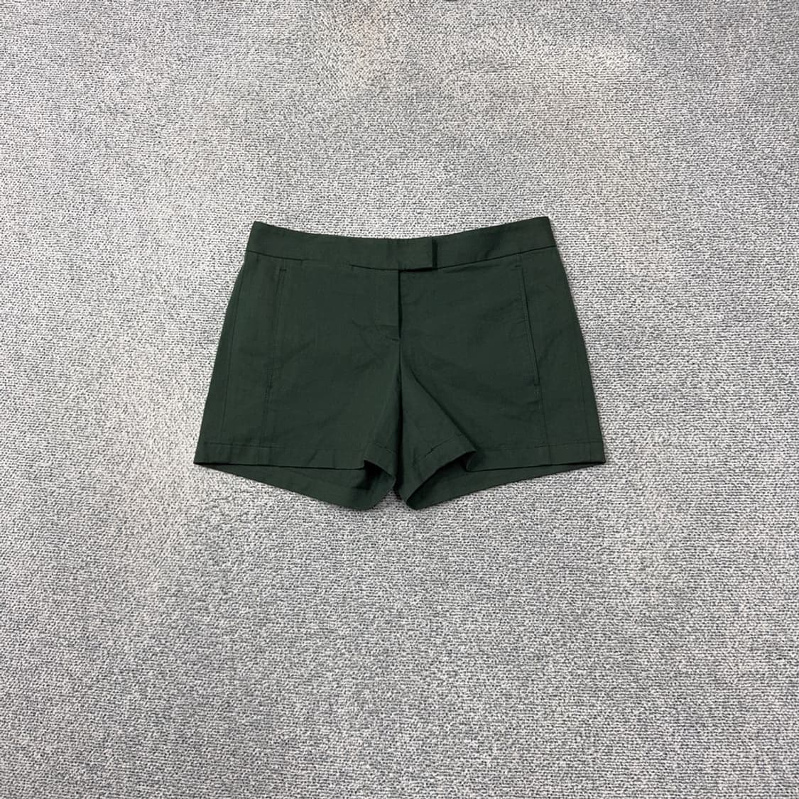 띠어리 그린 기능성 캐주얼 반바지 2 상품이미지1