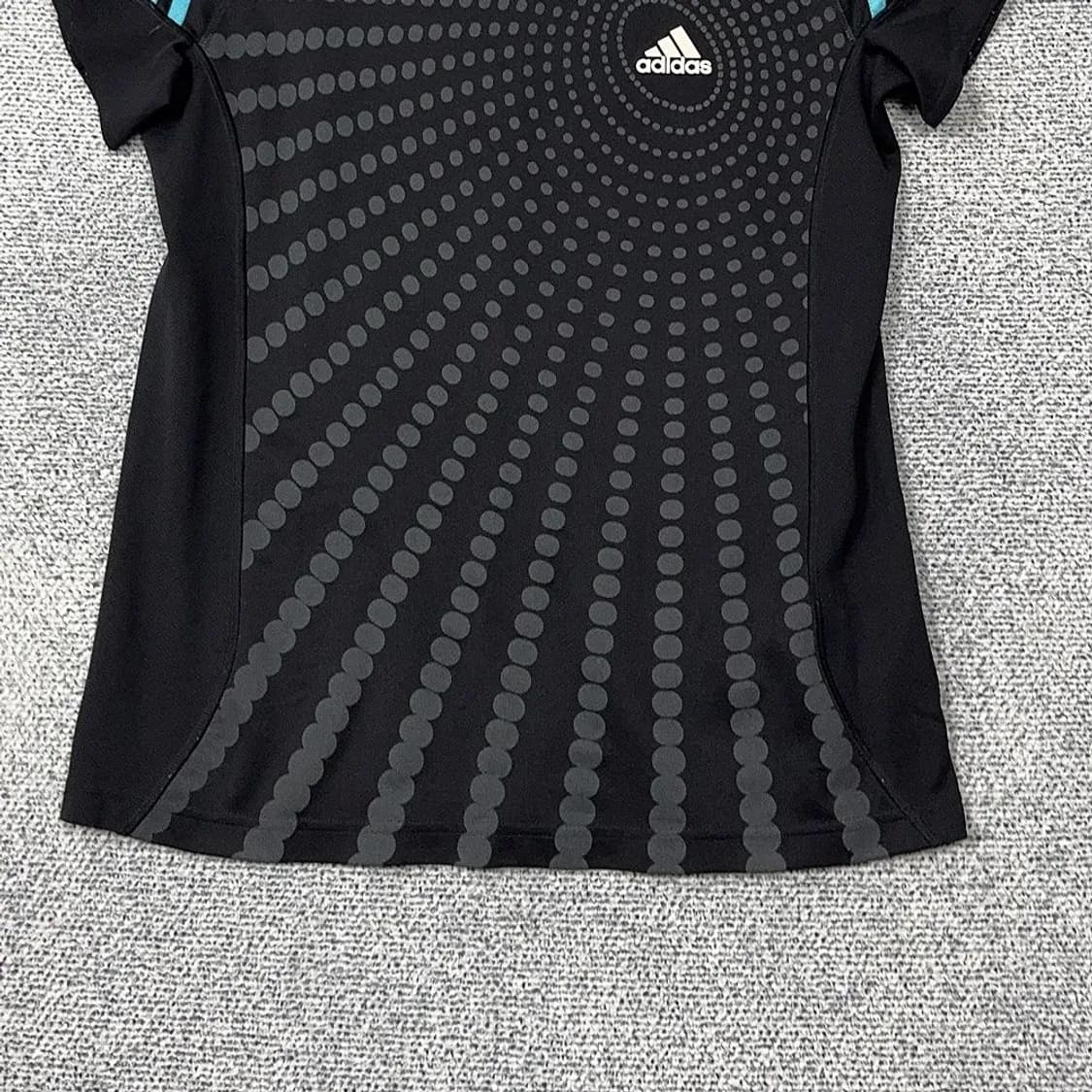 아디다스 블랙 로고 기능성 반팔 카라티 L 상품이미지4