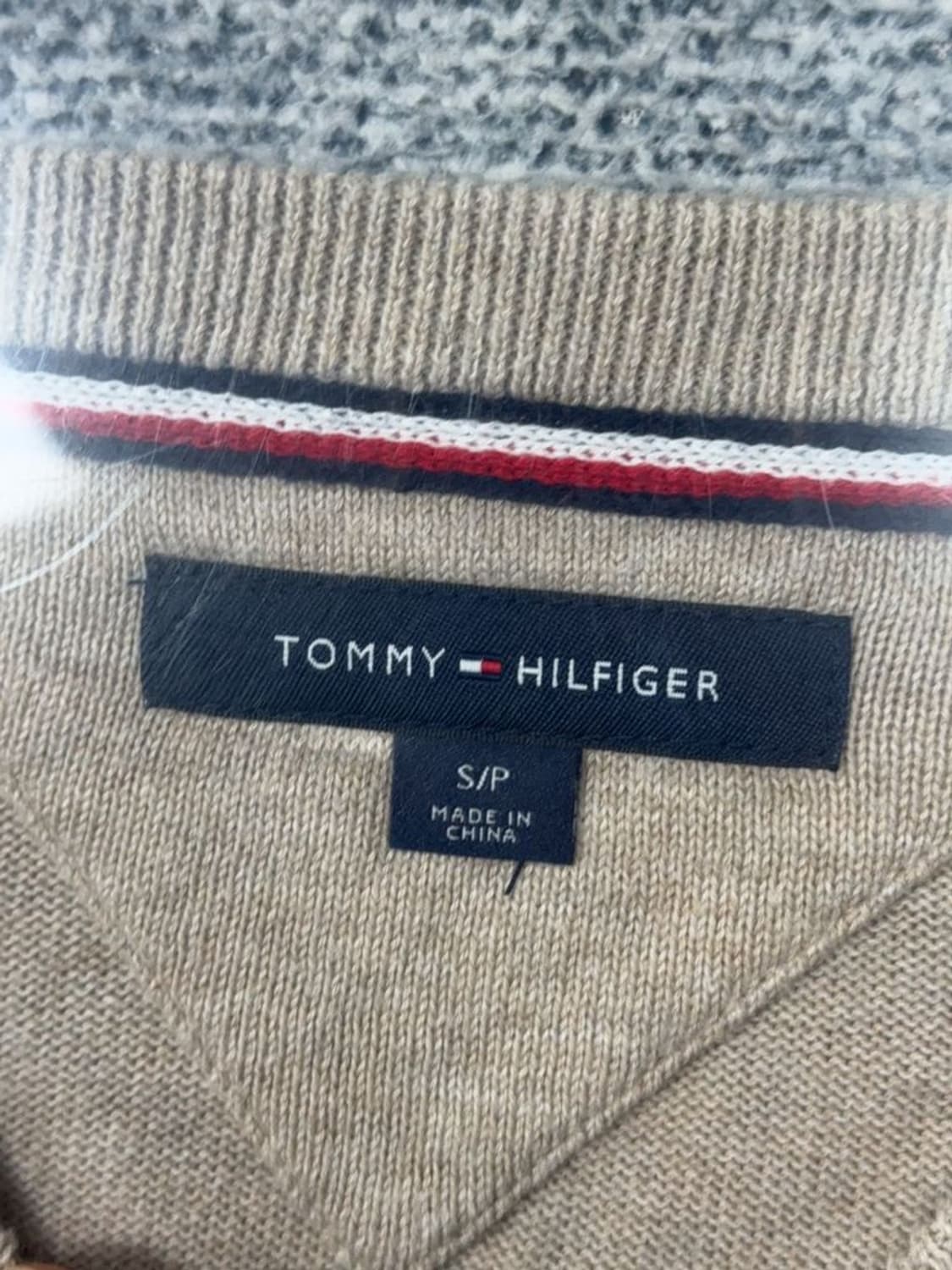 타미힐피거 베이지 오트밀 브이넥 로고 니트 S/P 상품이미지6