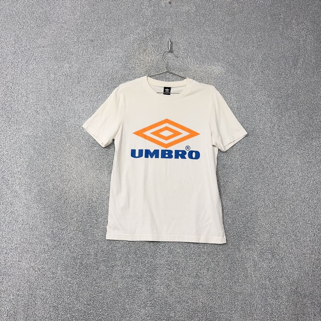 엄브로 프린팅 크림 반팔 티 100(L) 상품이미지1