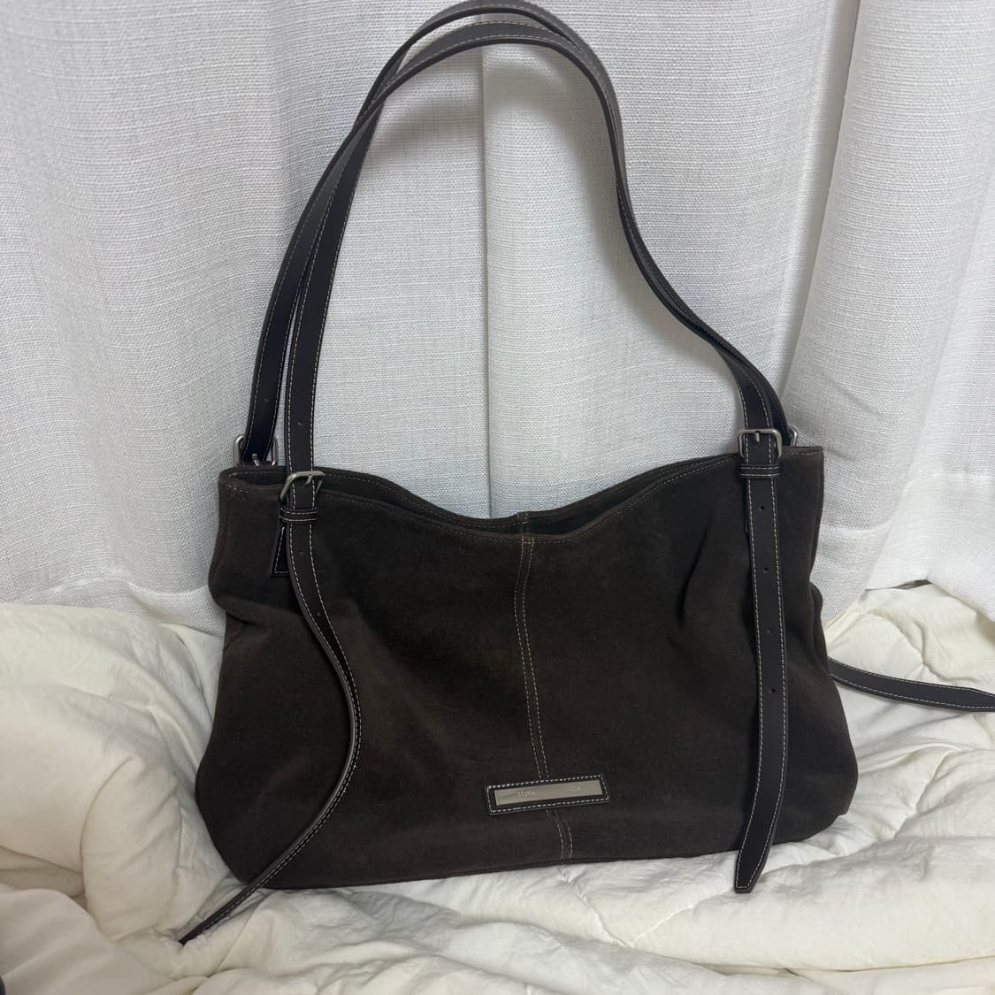 마뗑킴 투 웨이 스트랩 스웨이드 레더 백 — 브라운 상품이미지2