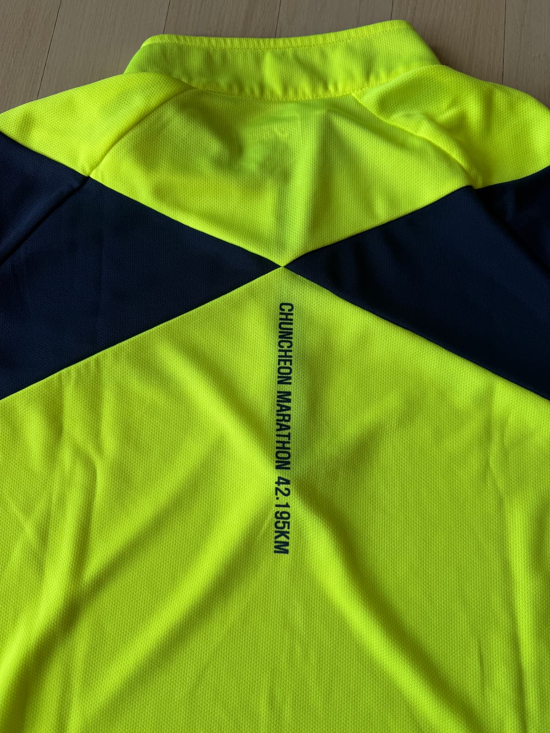 아식스 춘천 마라톤 러닝 풀코스 반업 지퍼 반팔 티셔츠 L사이즈 상품이미지4