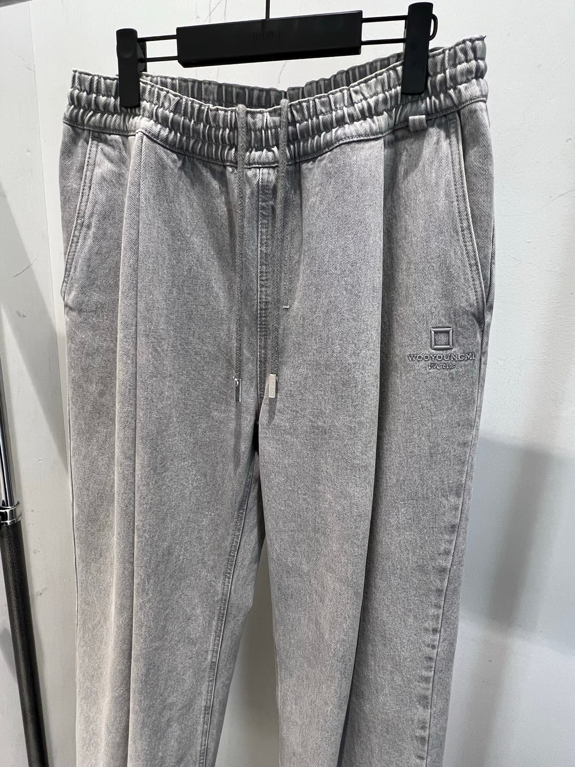 우영미 24 S/S 밴딩 원턱 그레이 데님 팬츠 상품이미지3