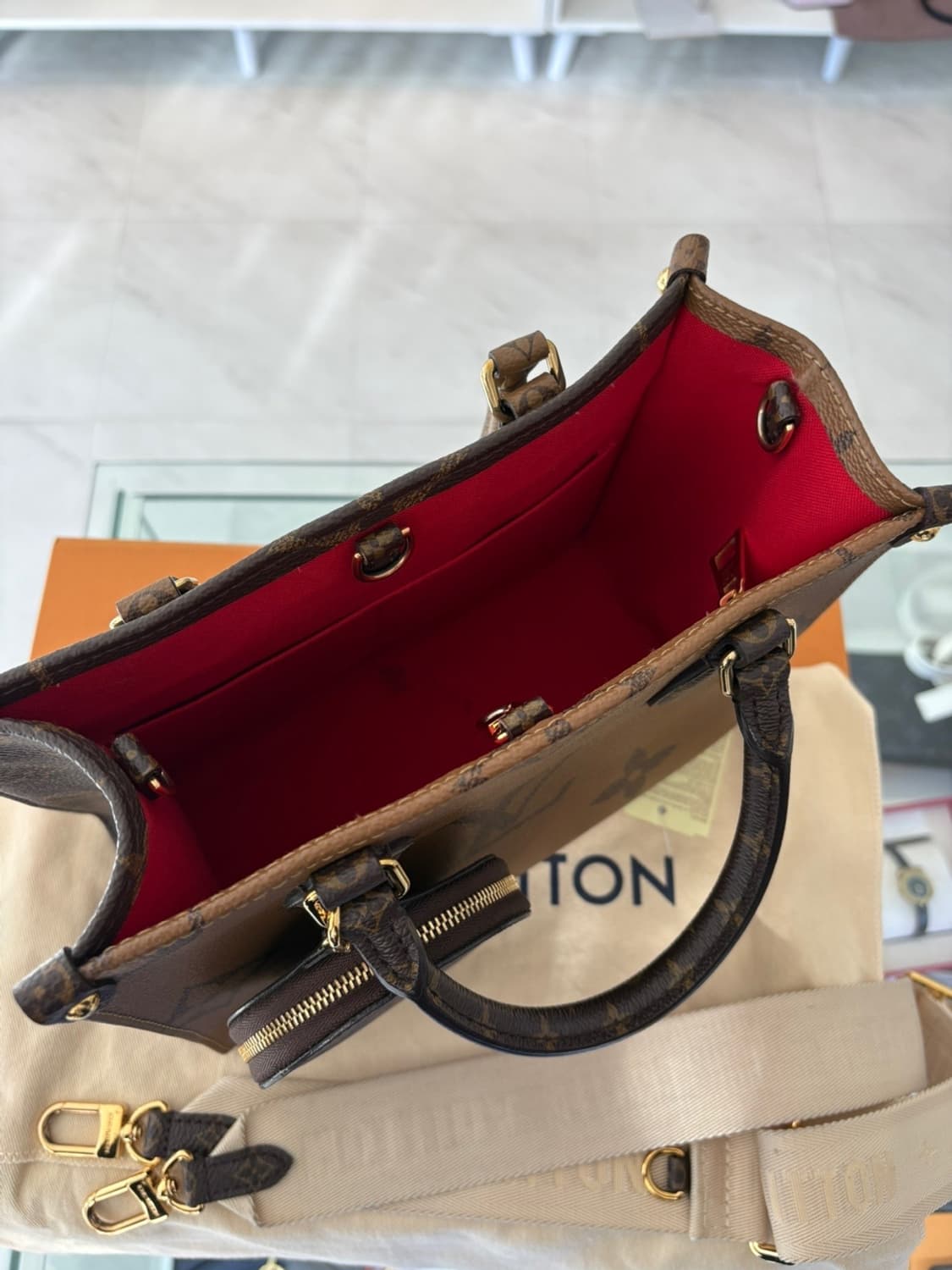 [정품] 루이비통 온더고 pm 상품이미지3