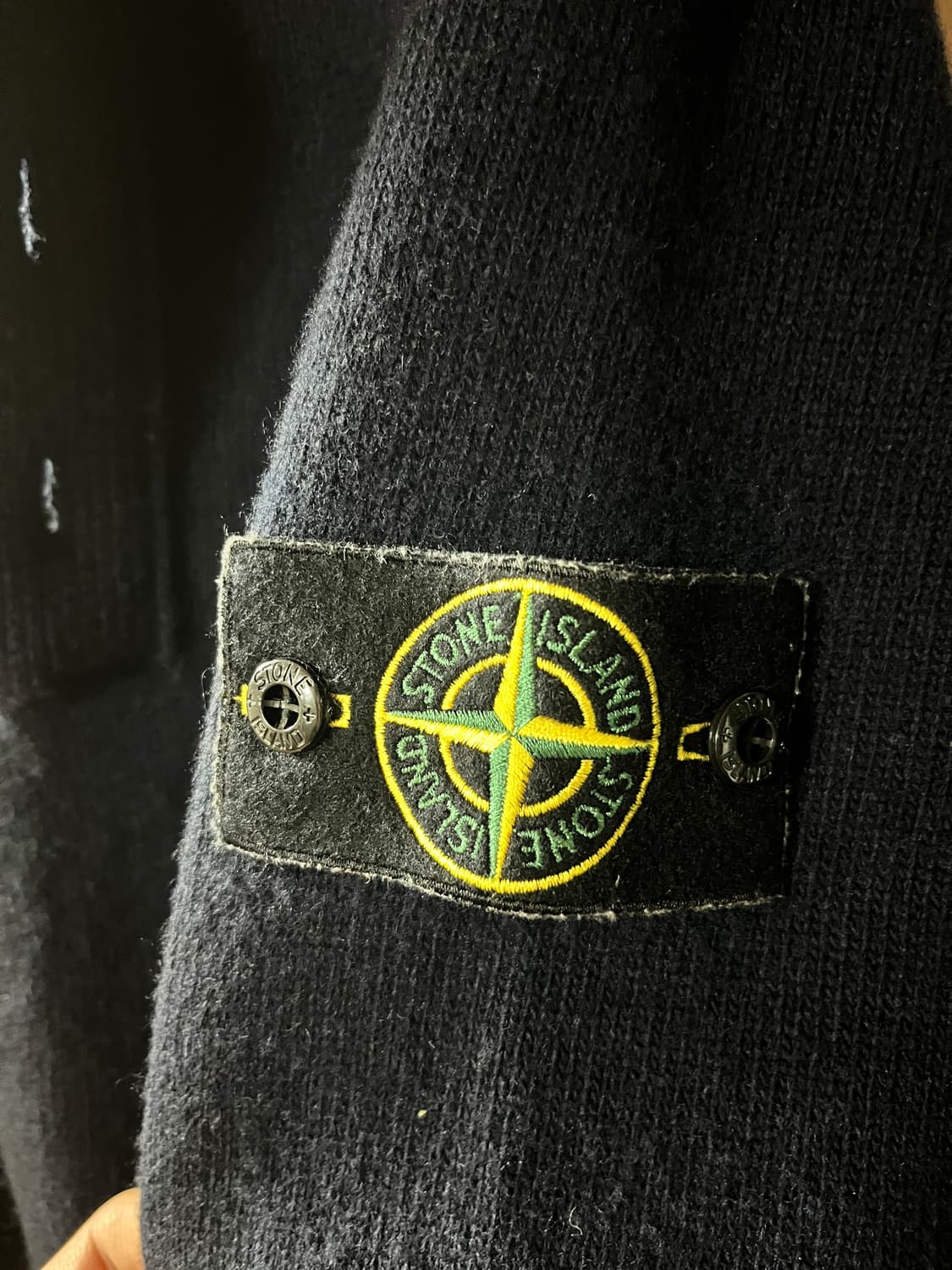 스톤 아일랜드 540A3 하이 넥 하프 버튼 램스울 니트 상품이미지3