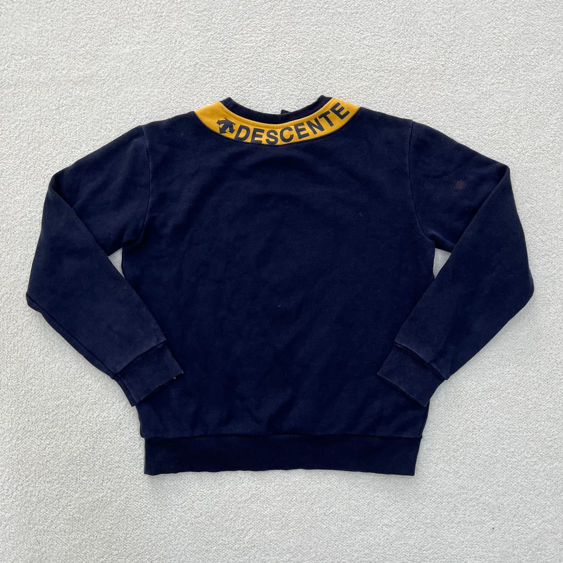 실측확인 데상트 긴팔 맨투맨 0305M 상품이미지3