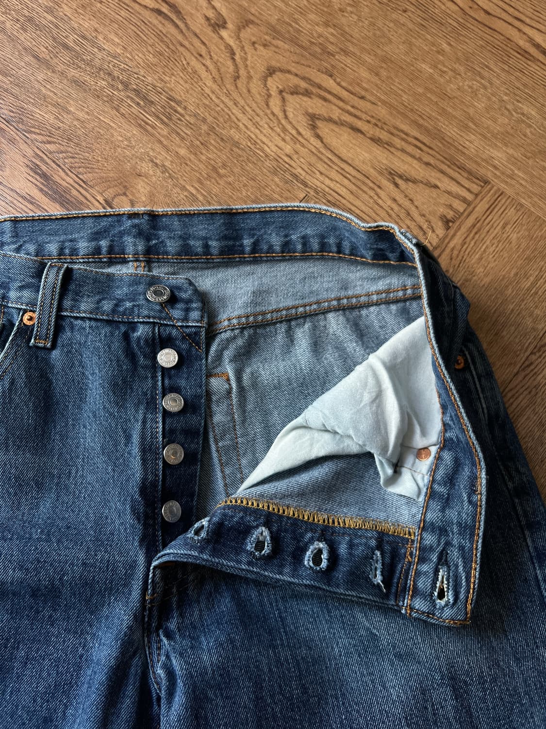 [32]리바이스 501 미디엄블루 워싱 스트레이트 데님 팬츠 상품이미지3