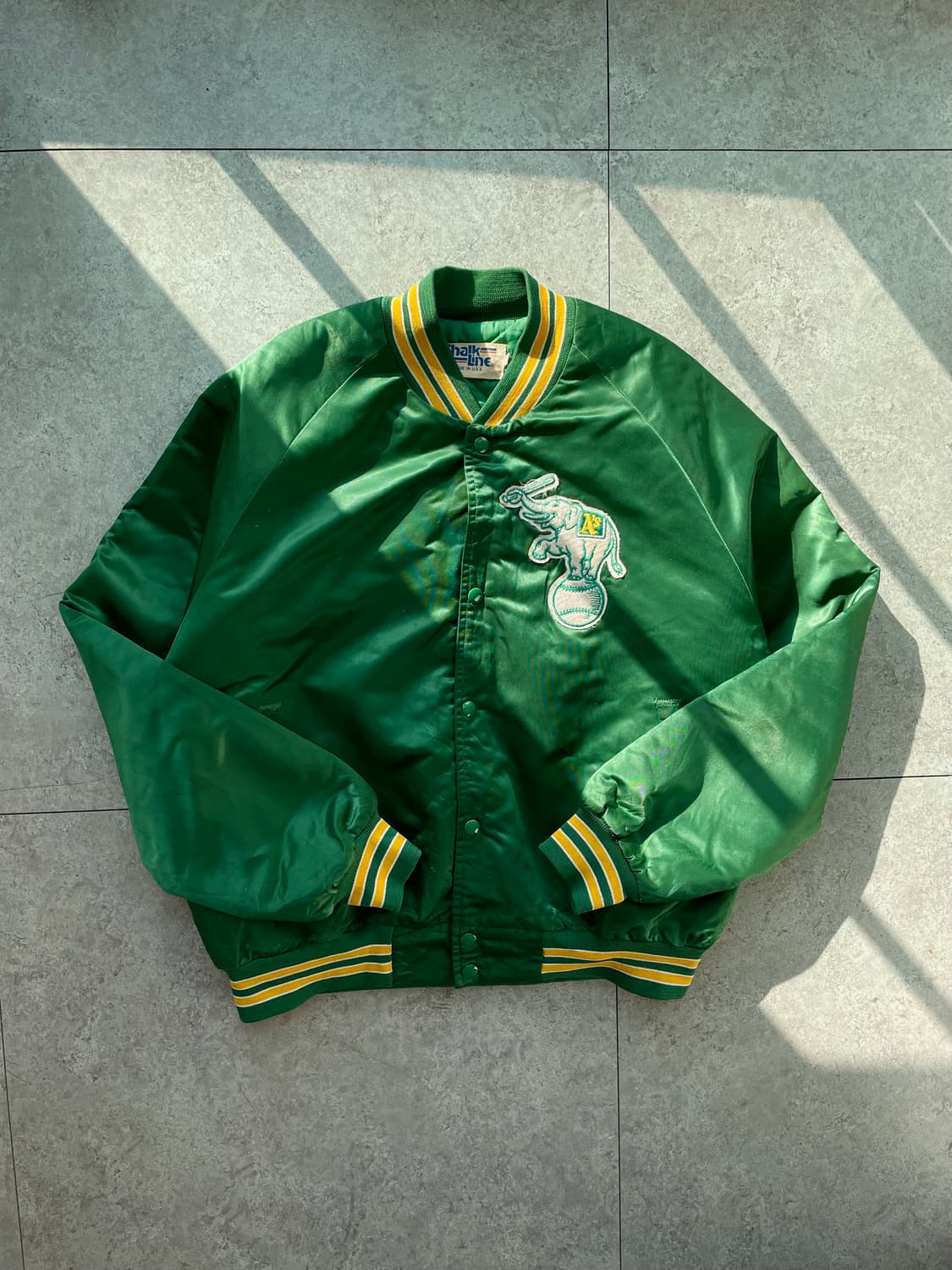 초크라인 오클랜드 아틀레틱스 세틴봄버자켓 상품이미지4