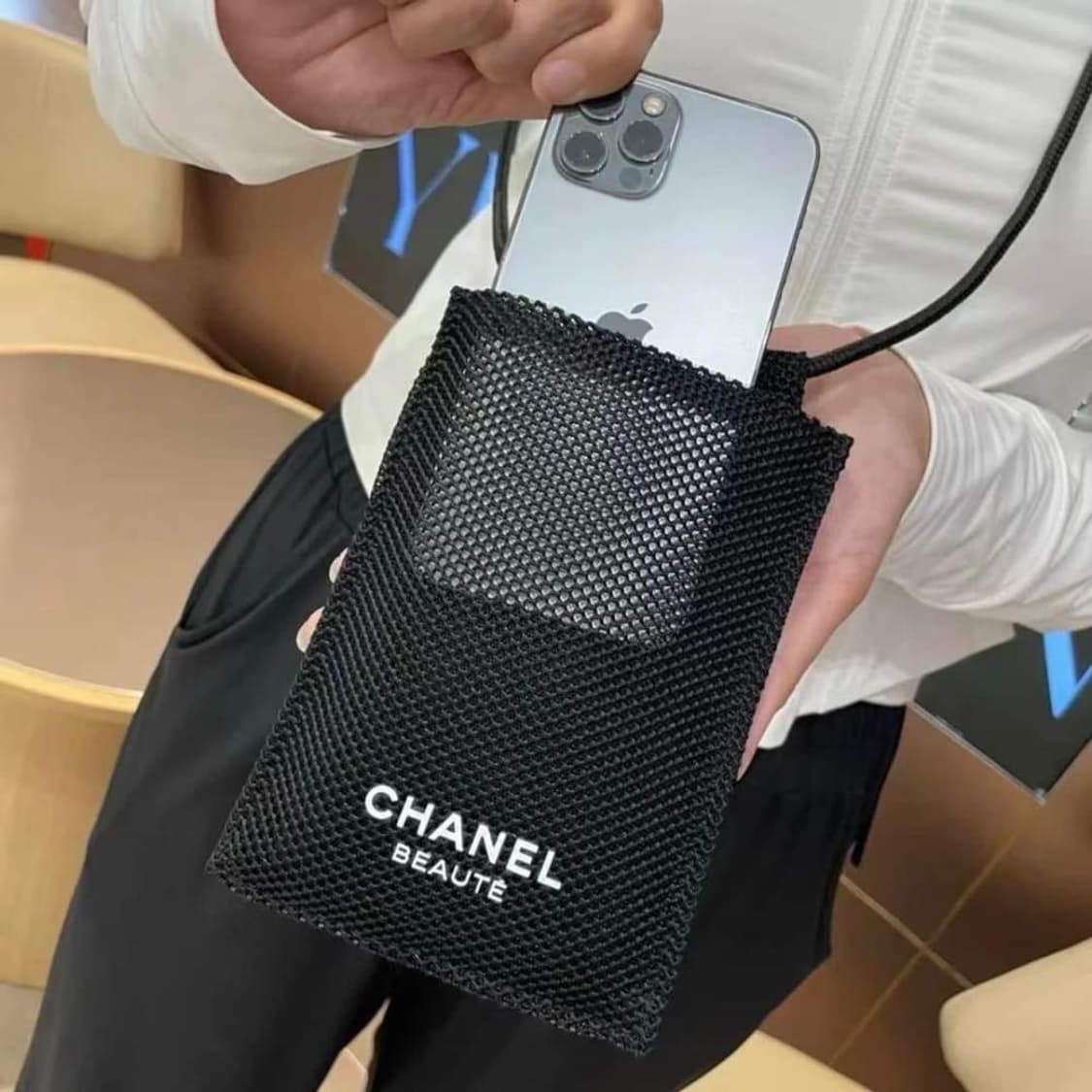 샤넬뷰티 메쉬여권 케이스, 여권가방 크로스백 상품이미지8