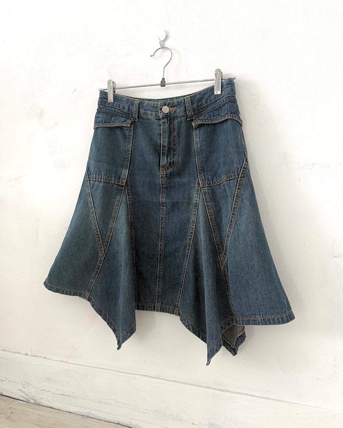 Pocket Detail Flared Denim Midi Skirt 상품이미지1