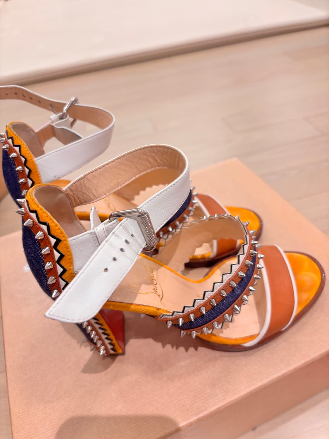 christian louboutin 샌들 1회 착용(36) 상품이미지3