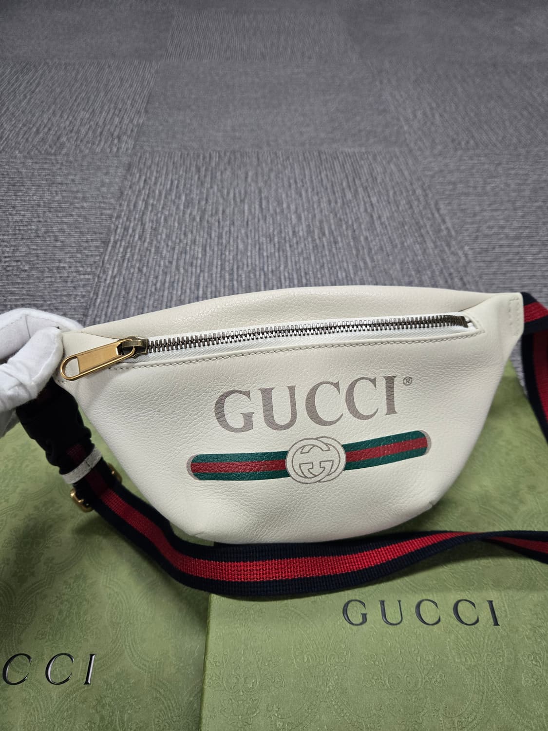 [특가][정품] 구찌 띠로고 힙색 벨트백 상품이미지1