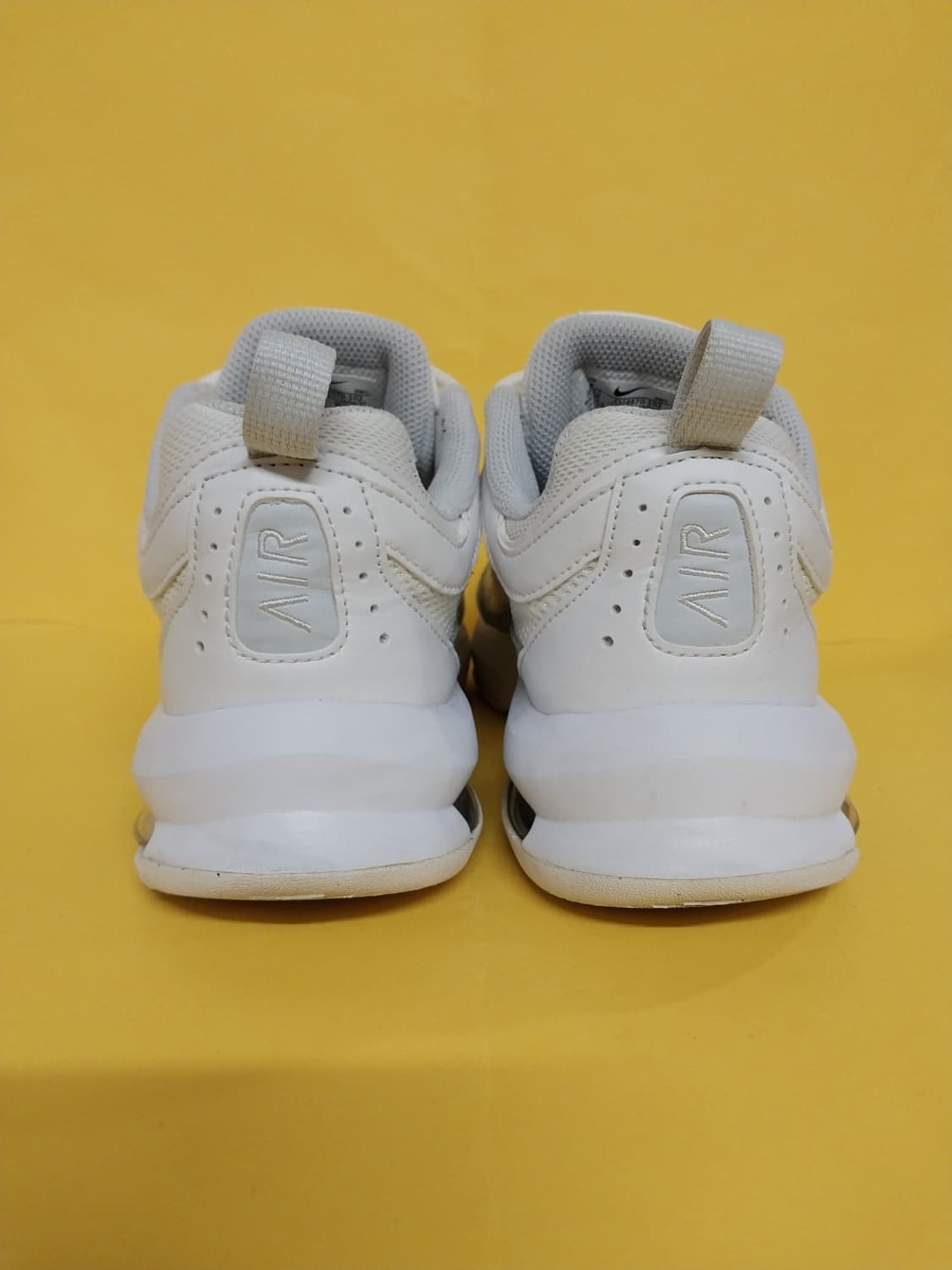 여성 나이키 에어맥스 AP 화이트 퓨어 플래티넘 운동화 (250) 상품이미지4