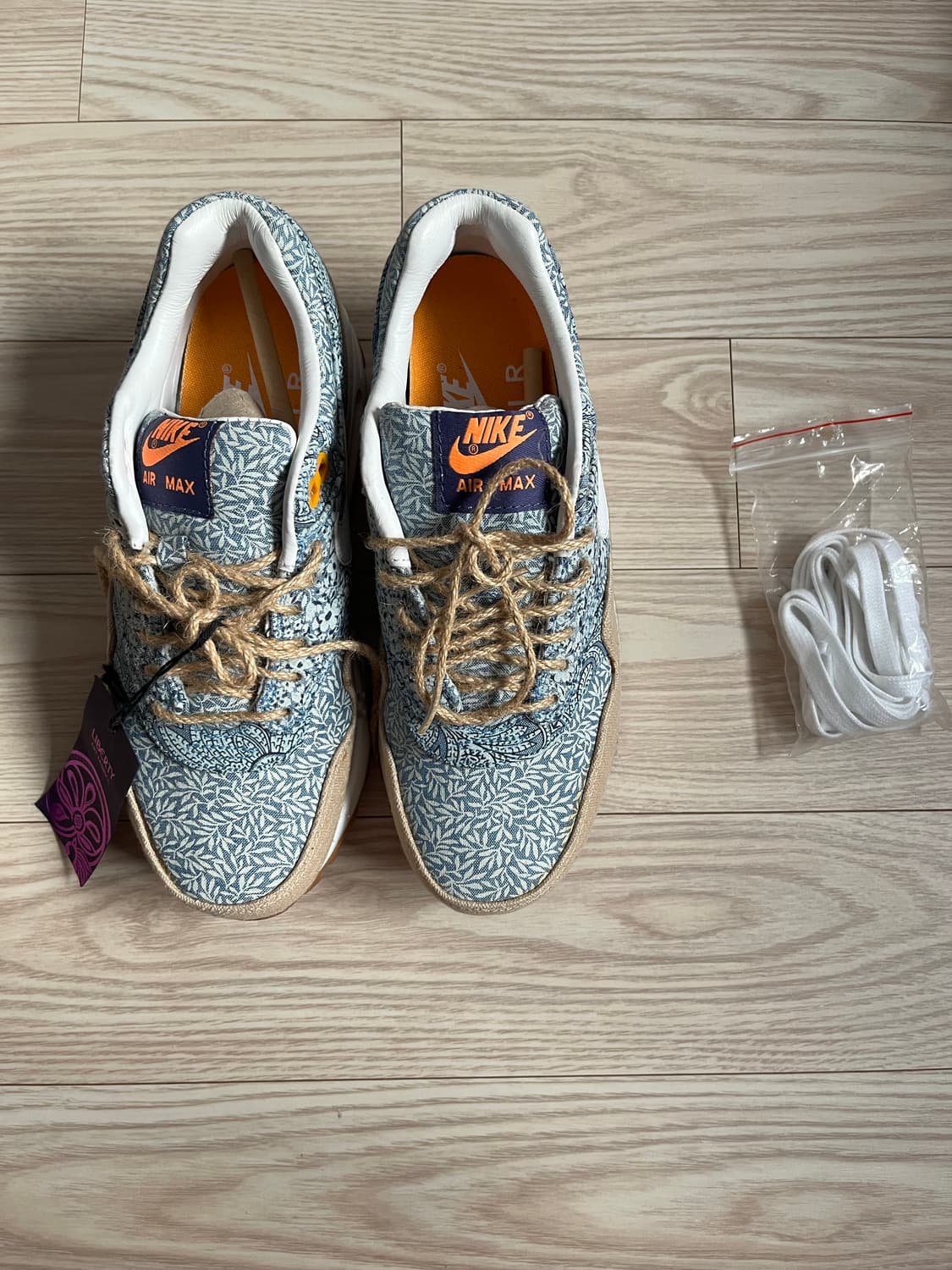 맥스1 리버티 콜라보 225cm 1회착용 nike max liberty 상품이미지1