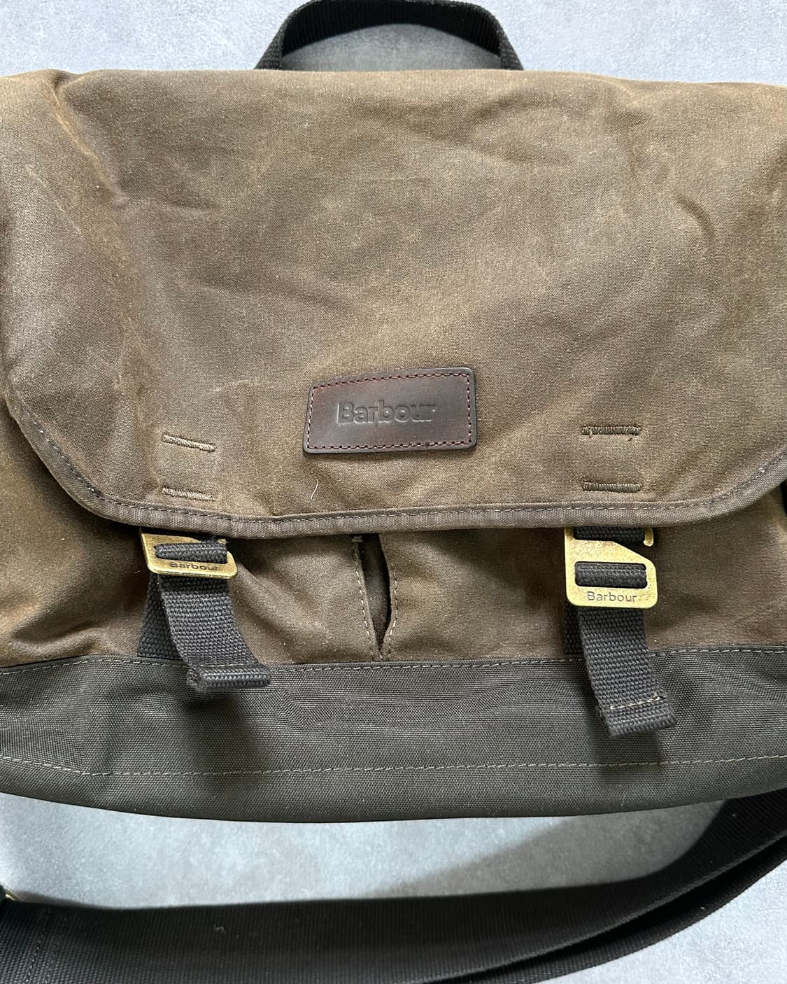 바버 에센셜 왁스드 메신저 백 (vac.4) 상품이미지2