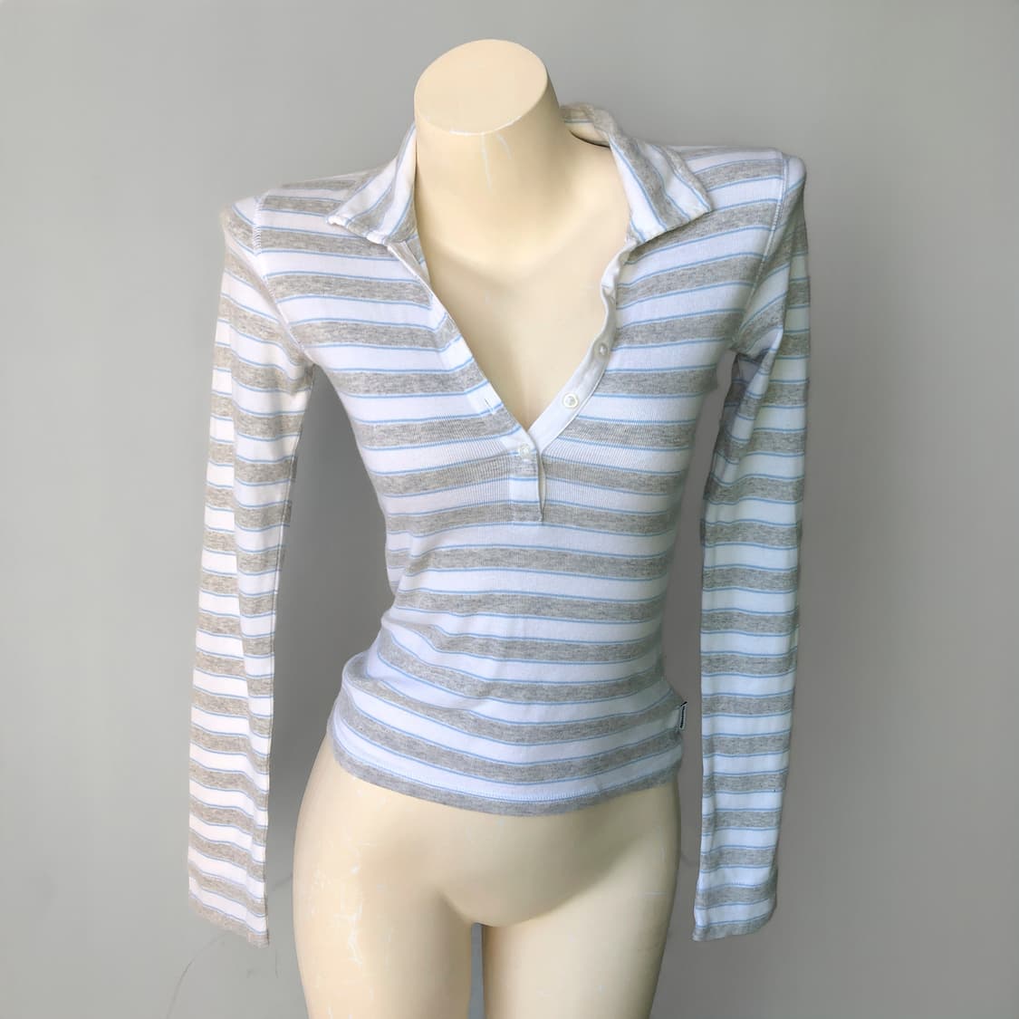 아베크롬비 그레이 스트라이프 티셔츠 상품이미지1