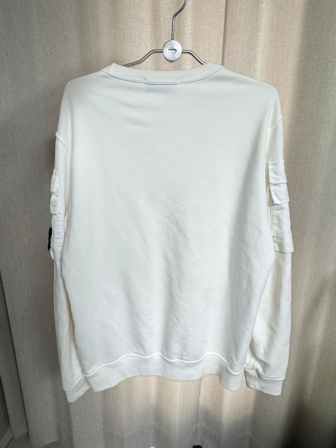 [ 23FW ] 스톤 아일랜드 포켓 와펜 패치 맨투맨 상품이미지3