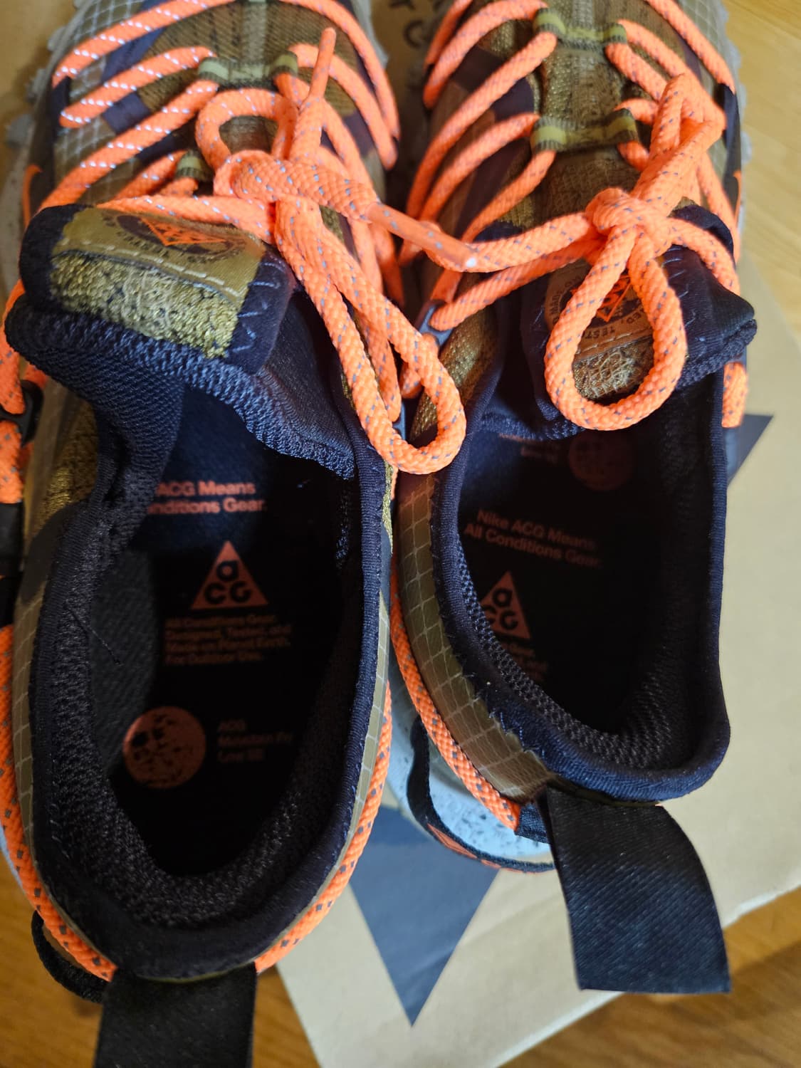 10분 착용 나이키 acg 마운틴플라이 로우 고어텍스 270 크림 정품  상품이미지5