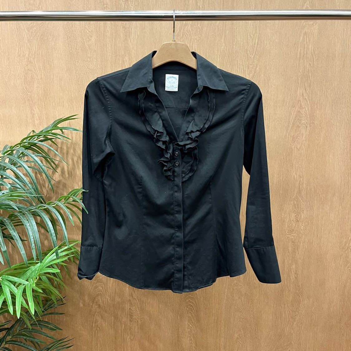 브룩스 브라더스 카라 블라우스 브이넥 프릴 버튼 클로징 디테일 블랙 상품이미지1