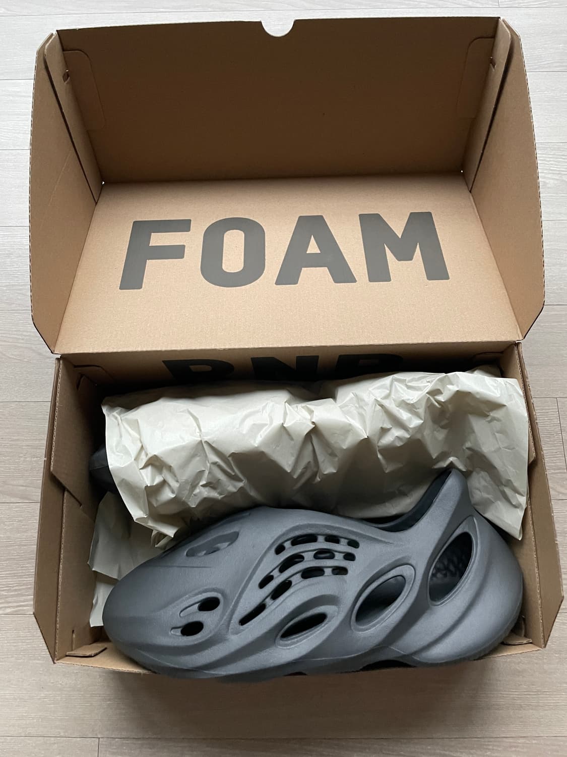 아디다스 이지 폼러너 카본 yeezy 상품이미지2