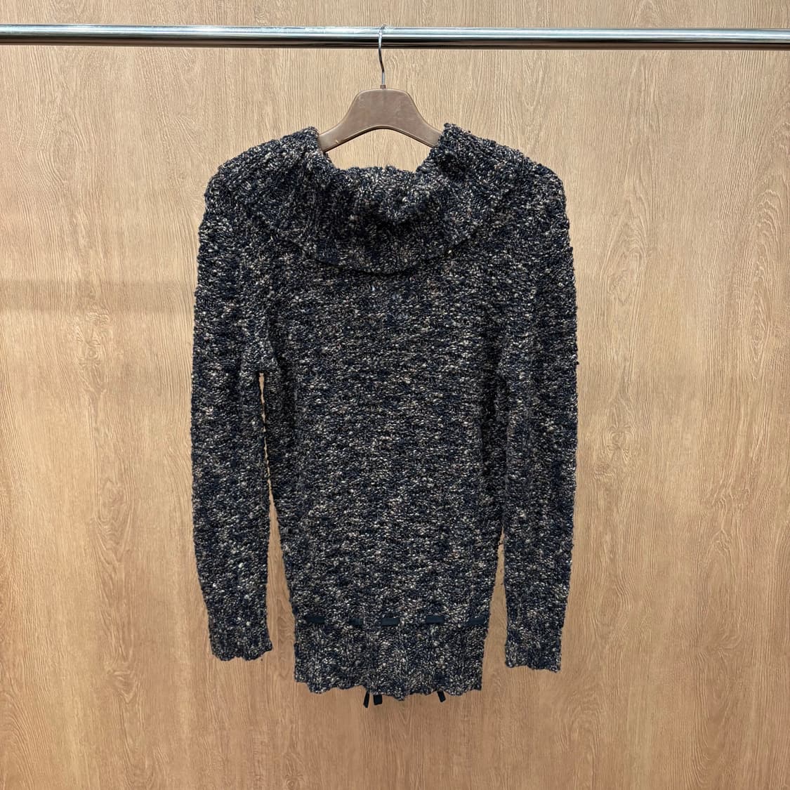 막스마라 루즈핏 부클레 카울넥 긴팔 니트 밑단 스트링 디테일 블랙 브라운 상품이미지3