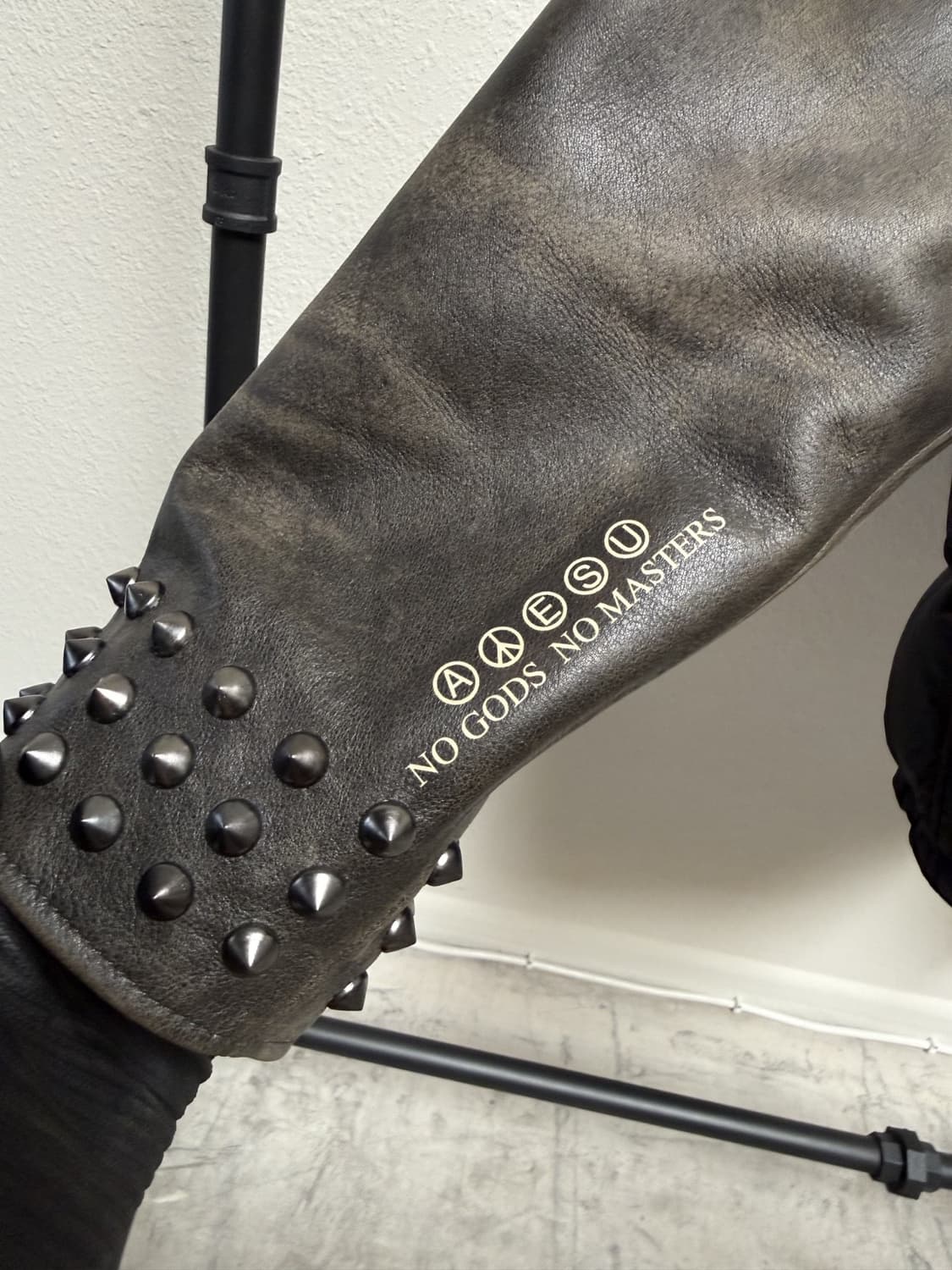 (공홈구매) 슈프림 x 언더커버 스터드 패딩 자켓 블랙 상품이미지3